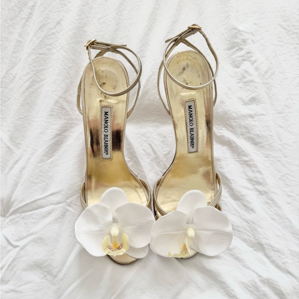 Vintage Manolo Blahnik orchid kitten heels